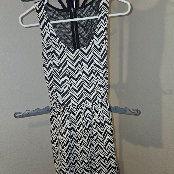 Dresses & Skirts - Anthropologie maeve chevron print